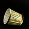 doublure-ivoire-sur-un-abat-jour-en-soie-beige-dore